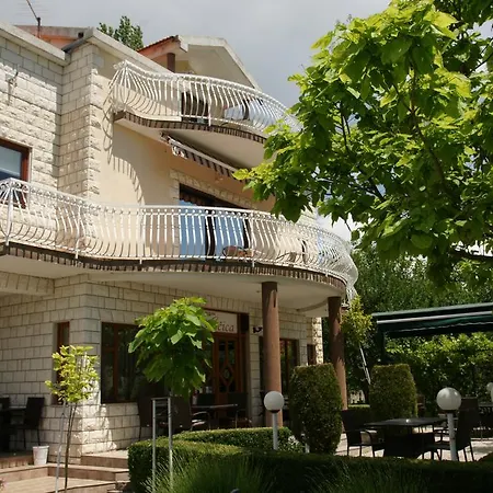 Lucica Apartment